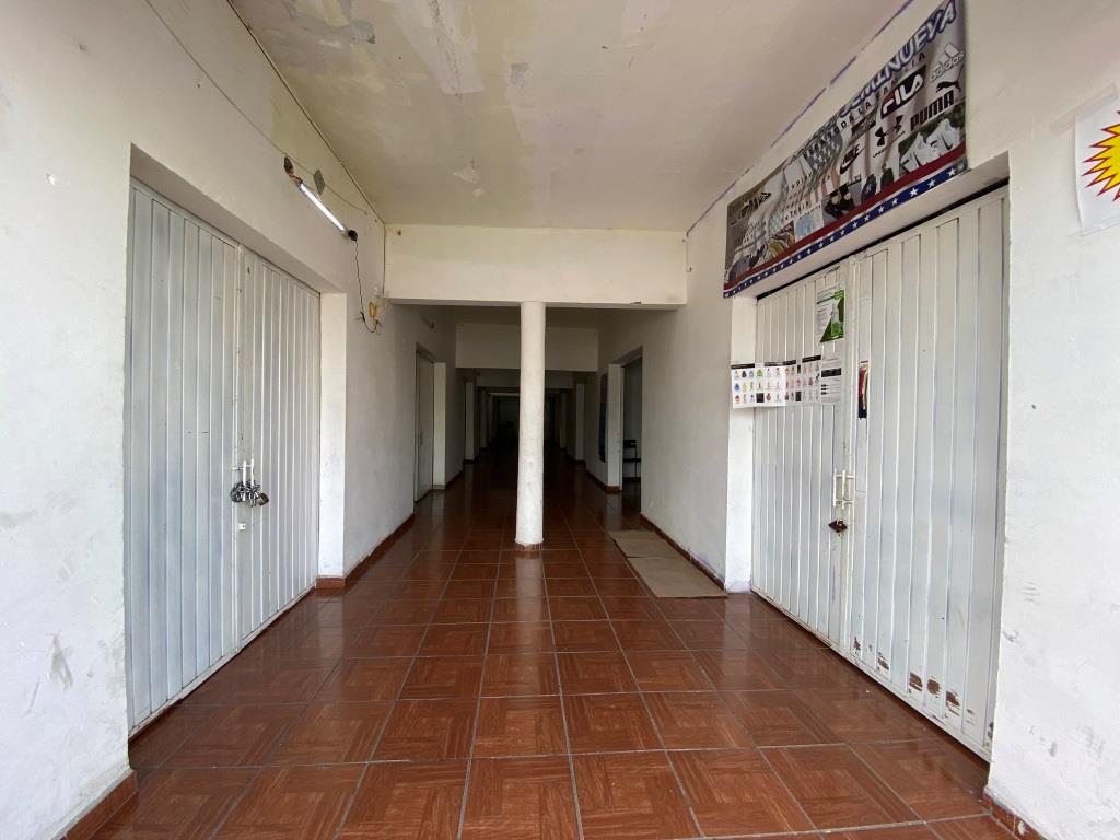 Edificio con locales comerciales en Venta
