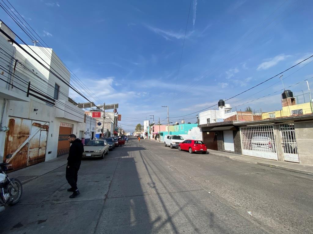 Edificio con locales comerciales en Venta