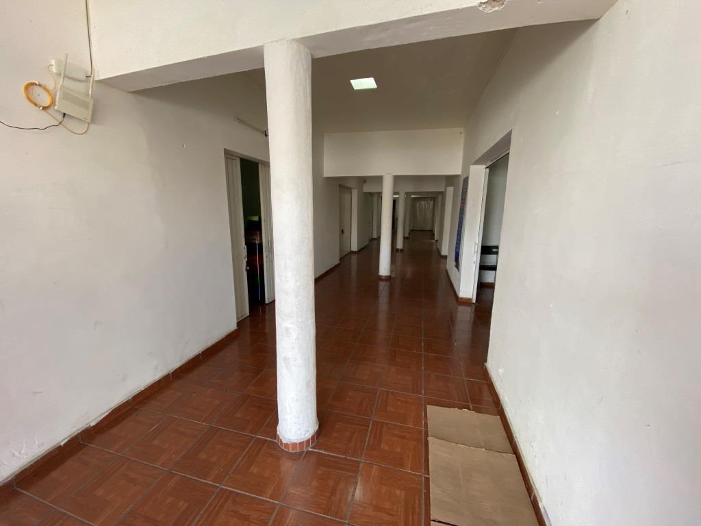 Edificio con locales comerciales en Venta