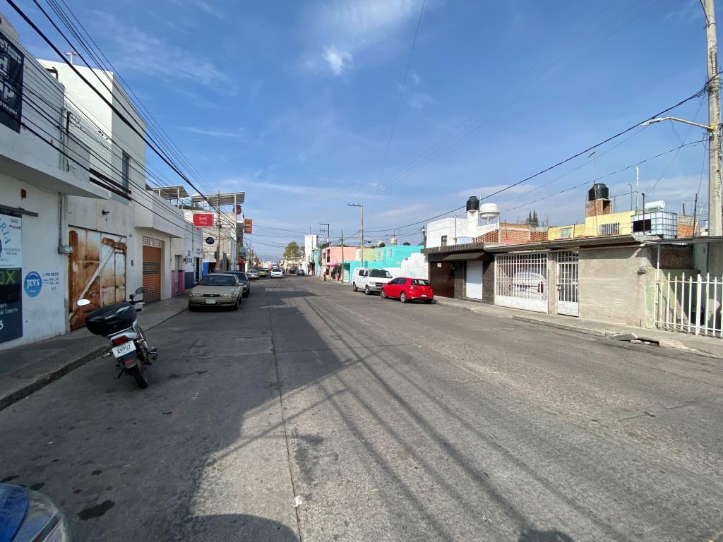 Edificio con locales comerciales en Venta