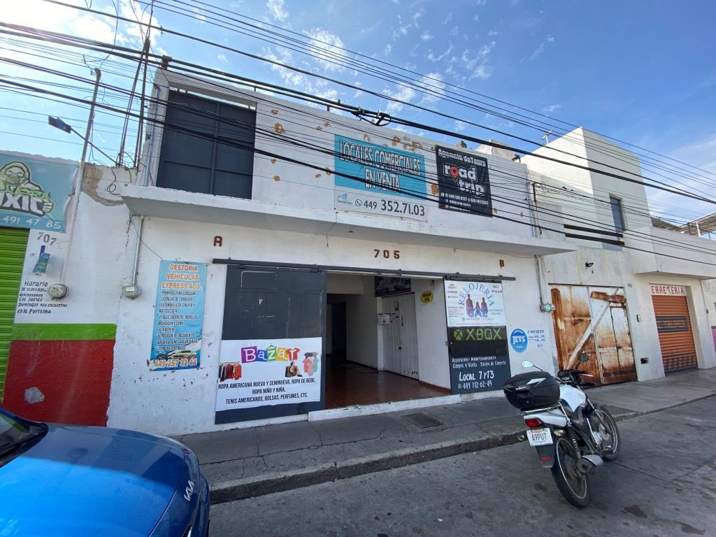 Edificio con locales comerciales en Venta