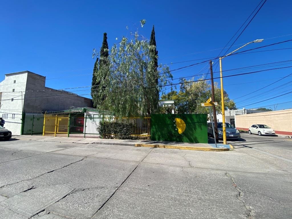 Casa en esquina, 600m2, zona Sur
