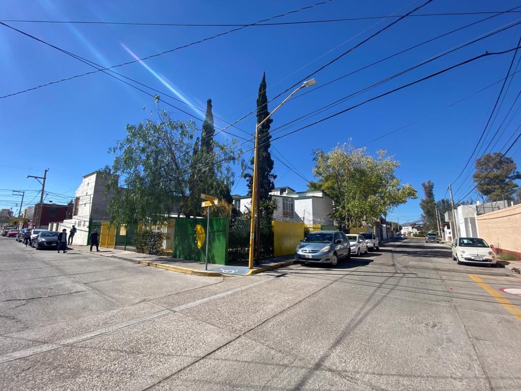 Casa en esquina, 600m2, zona Sur