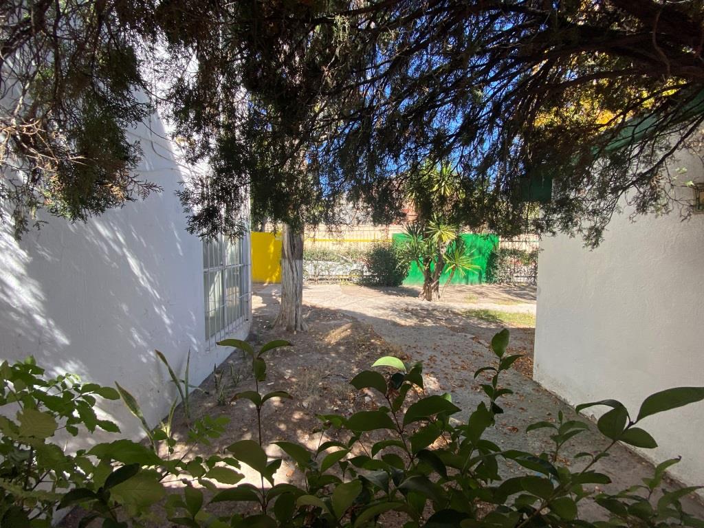Casa en esquina, 600m2, zona Sur