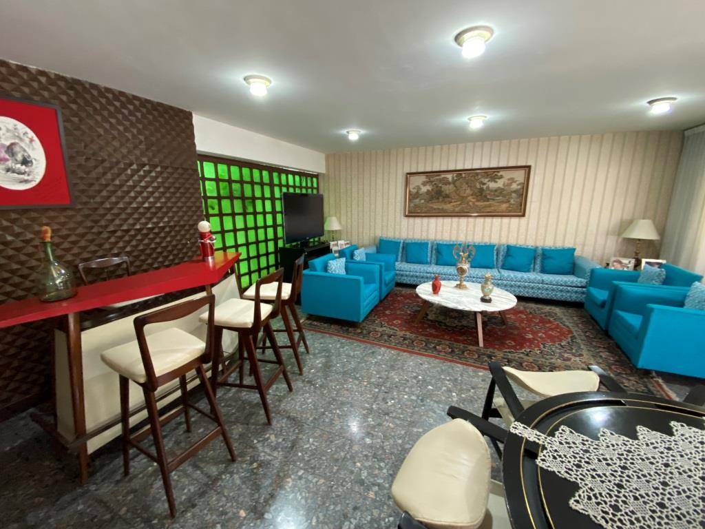 Casa zona centro en esquina, a unos metros de Castillo Douglas