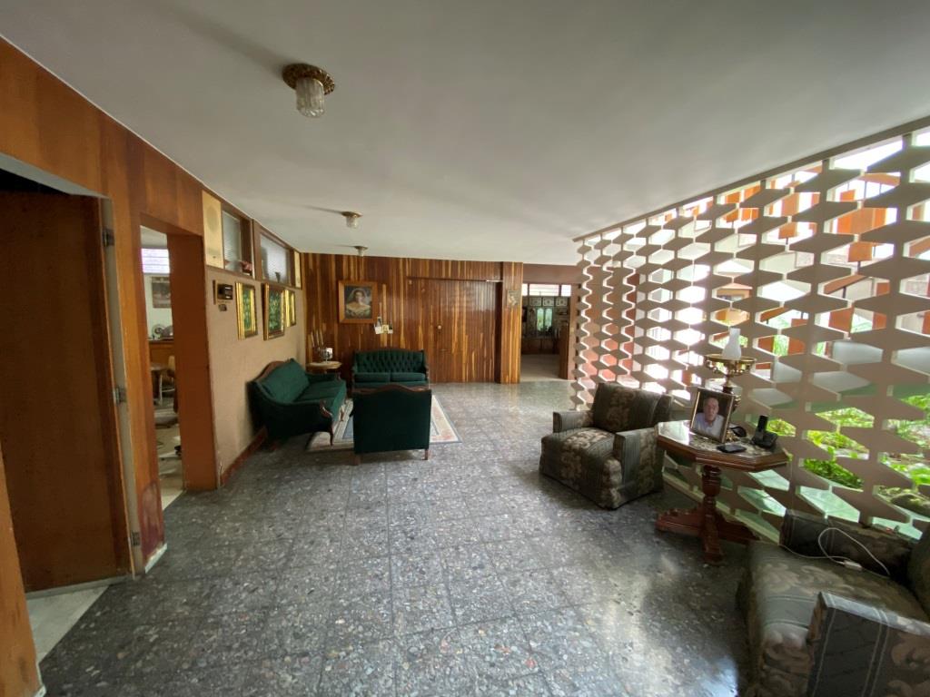 Casa zona centro en esquina, a unos metros de Castillo Douglas