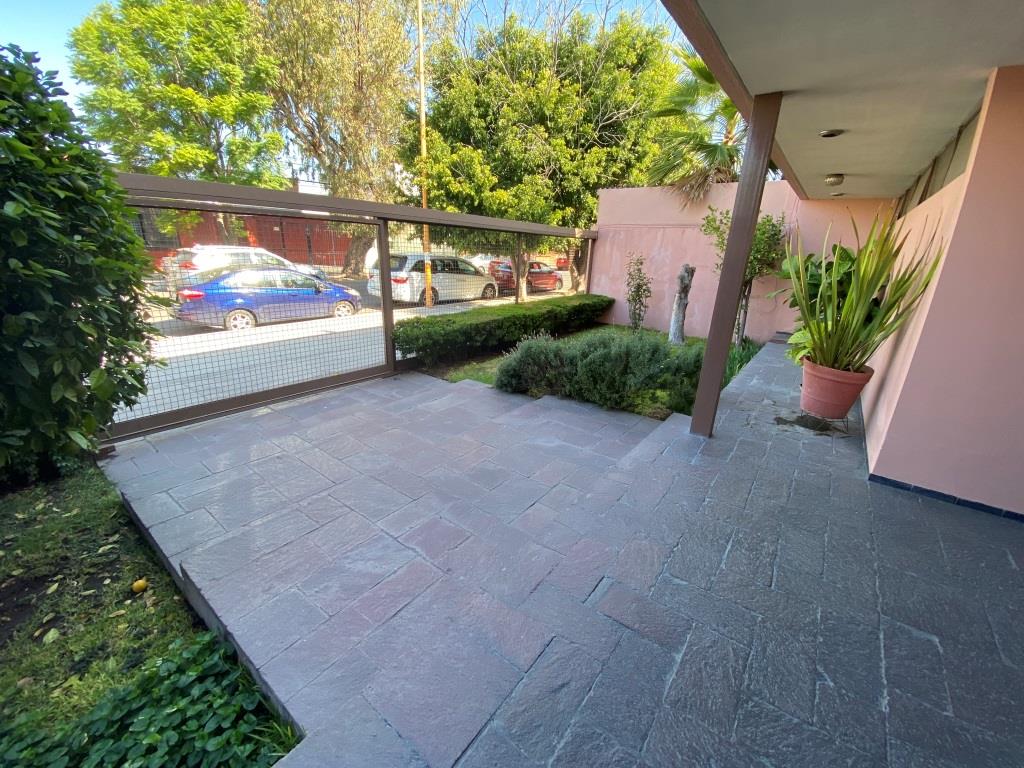 Casa zona centro en esquina, a unos metros de Castillo Douglas