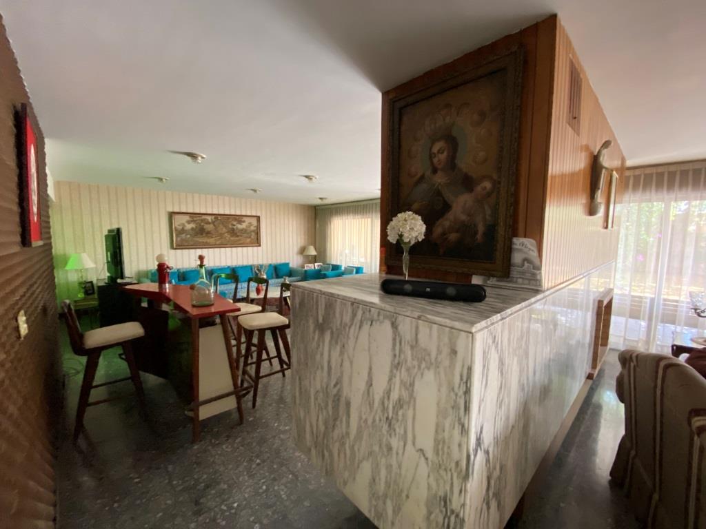 Casa zona centro en esquina, a unos metros de Castillo Douglas