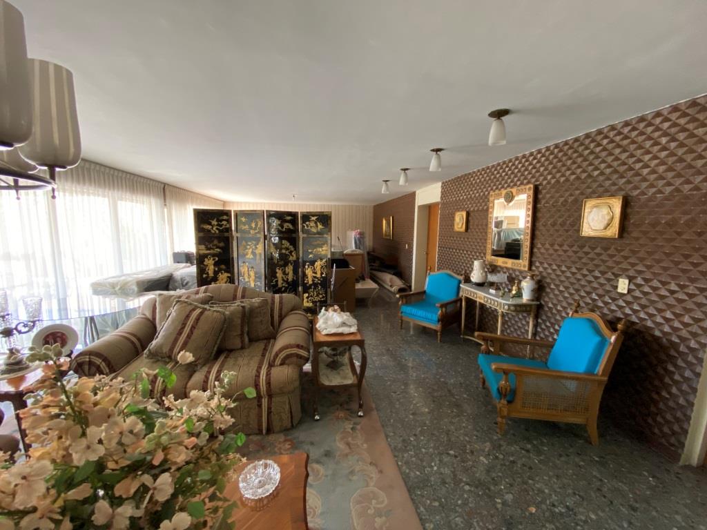 Casa zona centro en esquina, a unos metros de Castillo Douglas