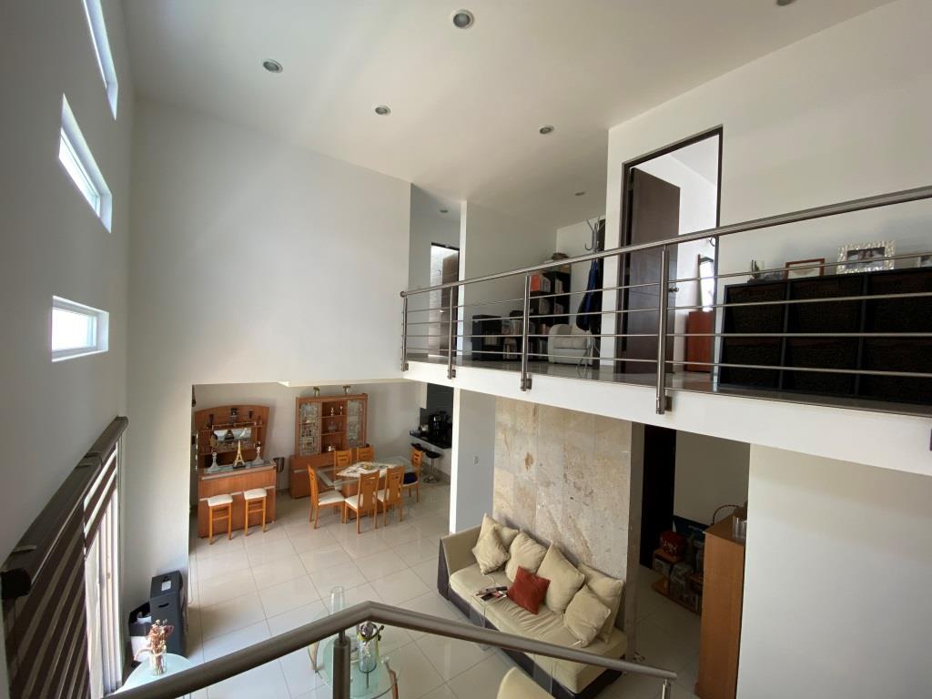 Casa dentro de calle en circuito exclusivo