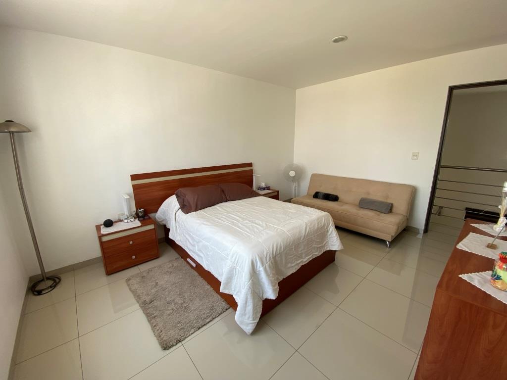 Casa dentro de calle en circuito exclusivo