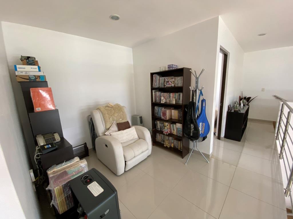 Casa dentro de calle en circuito exclusivo