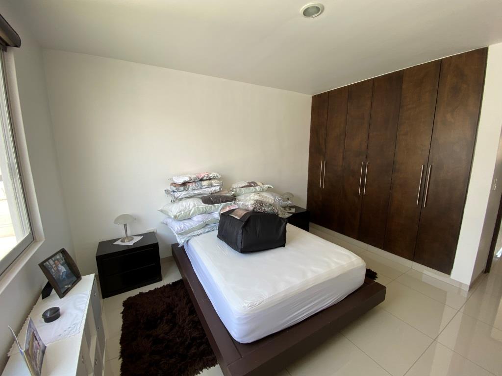 Casa dentro de calle en circuito exclusivo