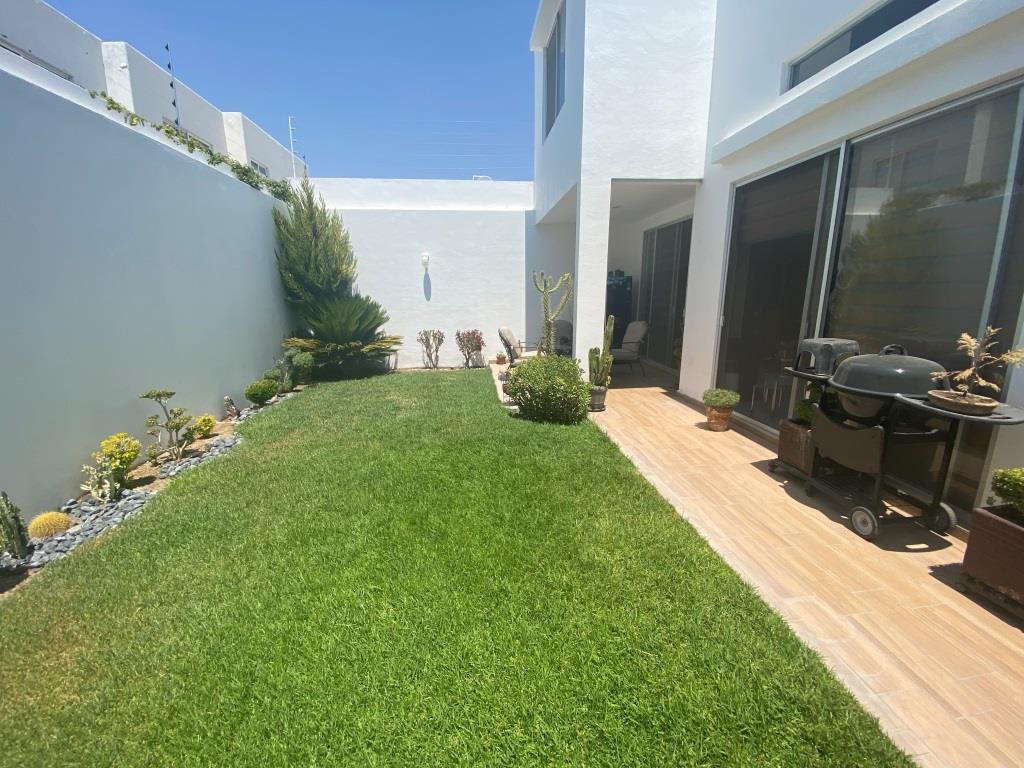 Casa dentro de calle en circuito exclusivo
