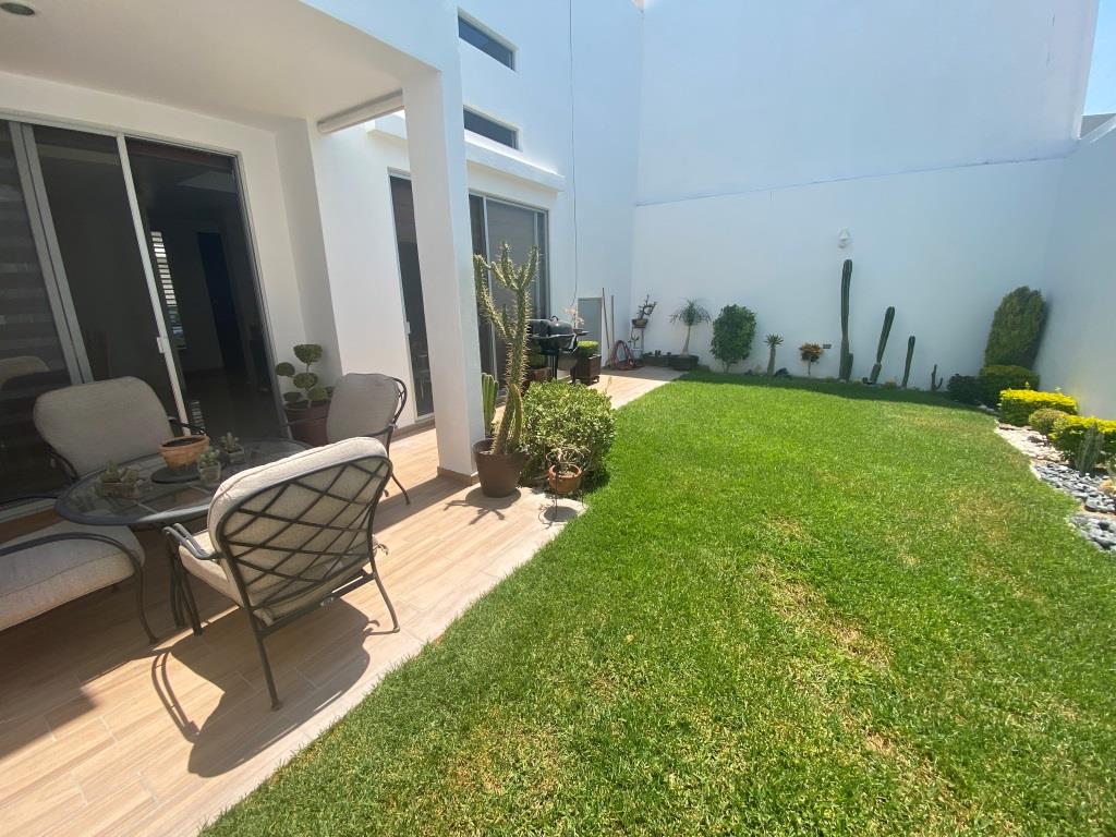 Casa dentro de calle en circuito exclusivo