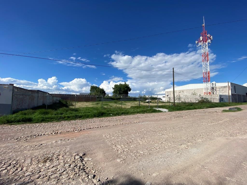 Terreno con vacacion industrial 3,294m2