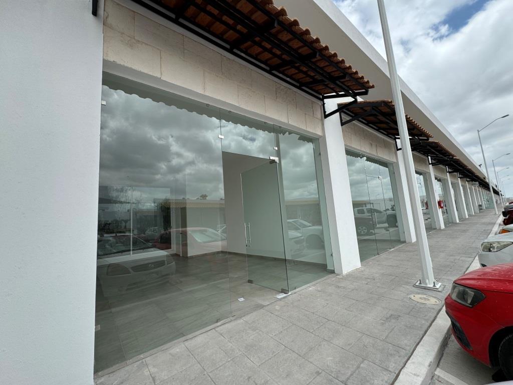 Locales comerciales dentro de Plaza Comercial La Cantera