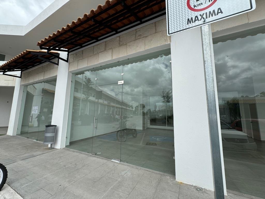 Locales comerciales dentro de Plaza Comercial La Cantera