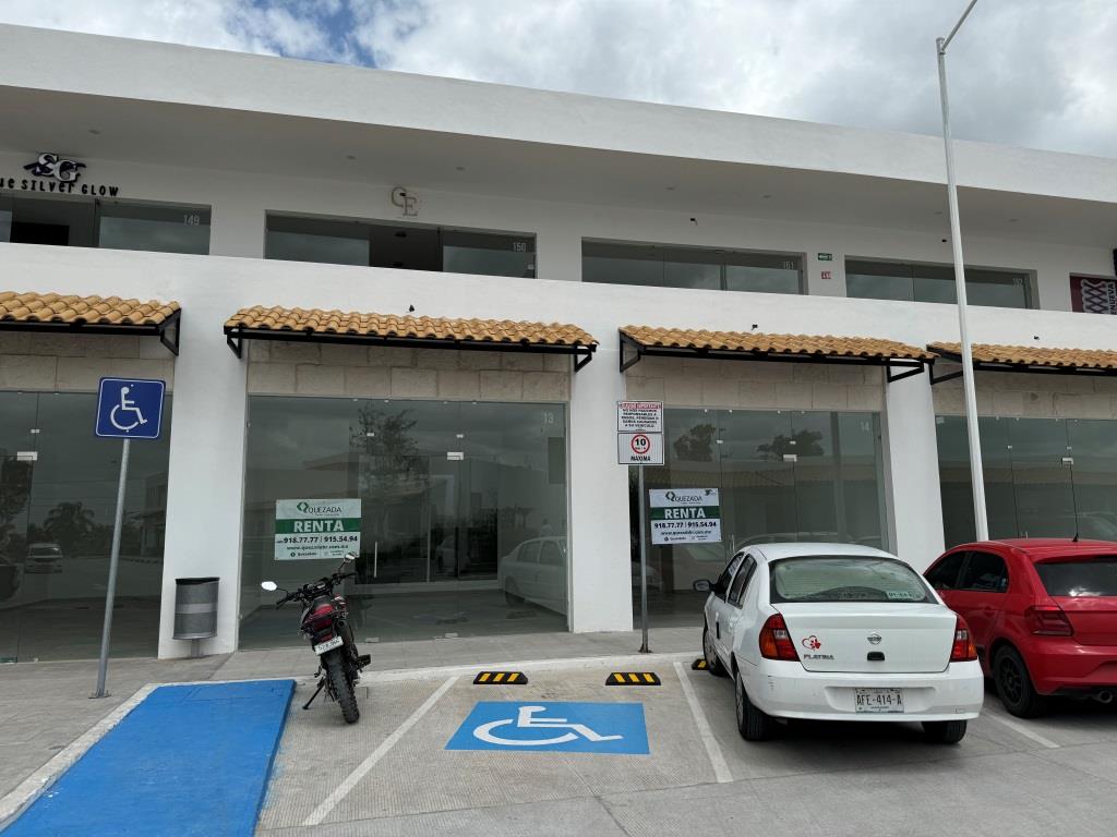 Locales comerciales dentro de Plaza Comercial La Cantera