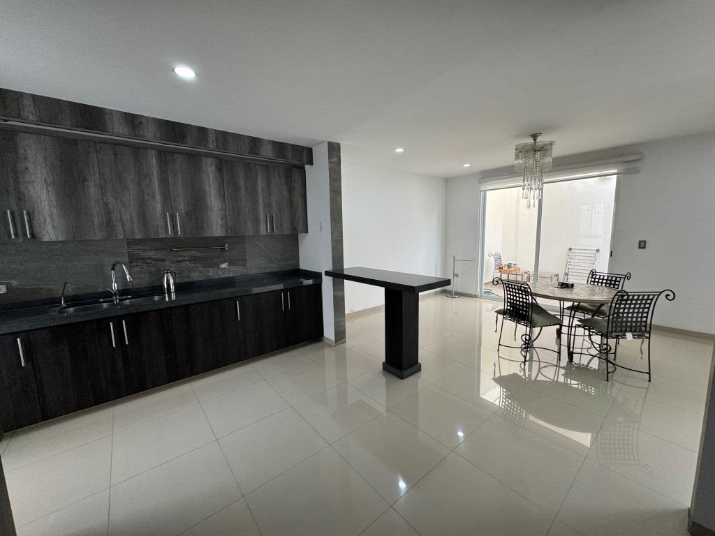 Casa en zona norte, dentro de exclusiva privada.