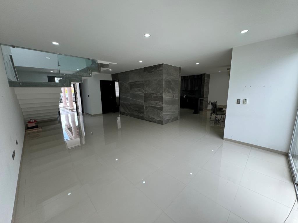 Casa en zona norte, dentro de exclusiva privada.