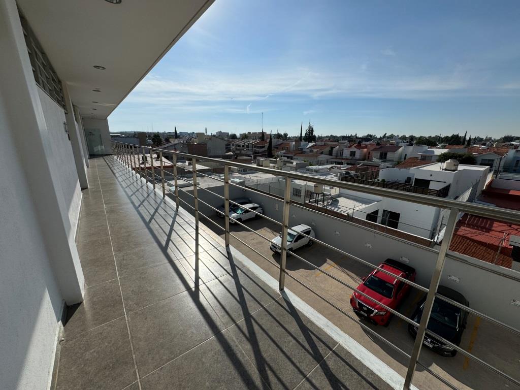 Oficinas ejecutivas sobre Colosio (Amuebladas)