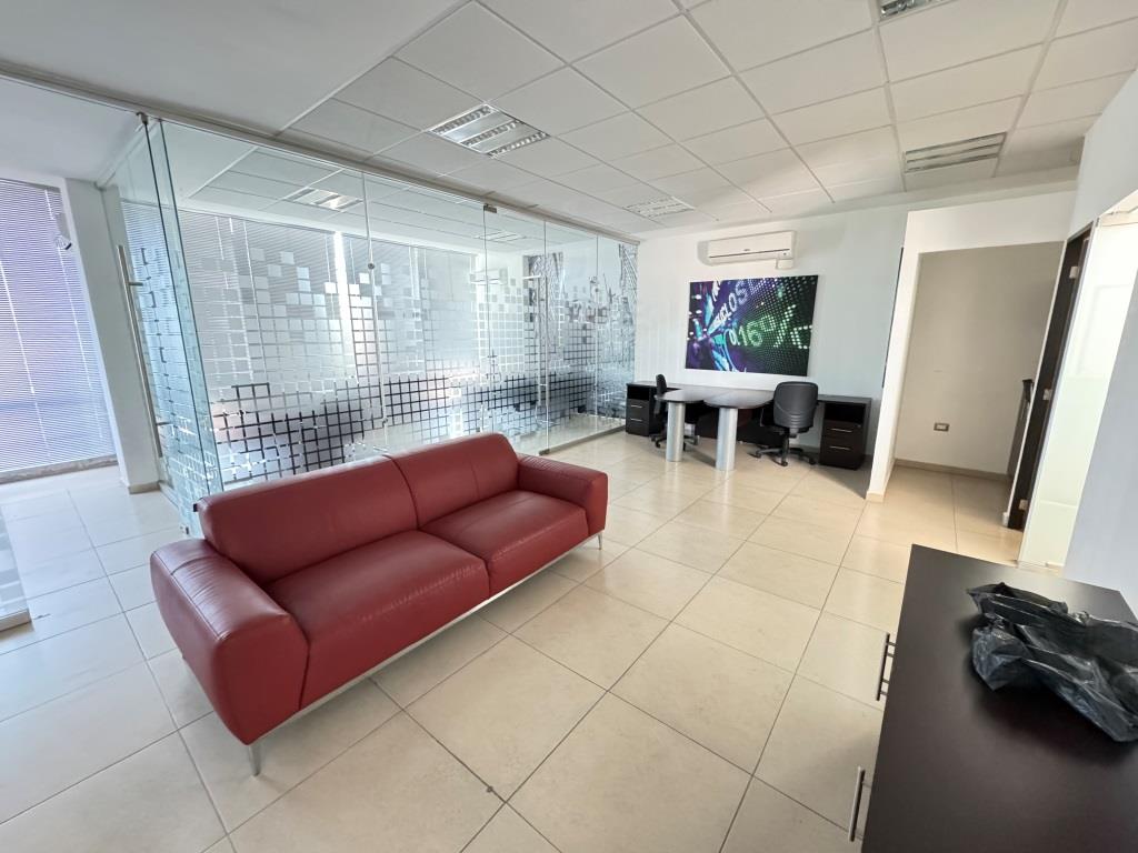 Oficinas ejecutivas sobre Colosio (Amuebladas)