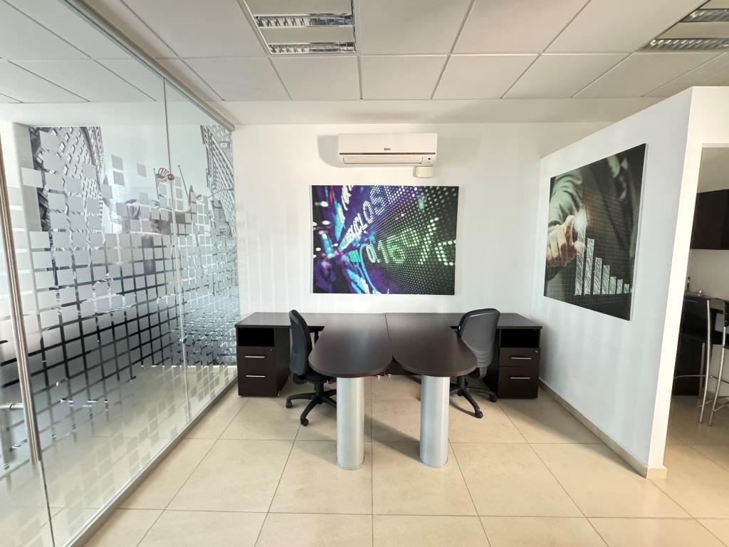 Oficinas ejecutivas sobre Colosio (Amuebladas)