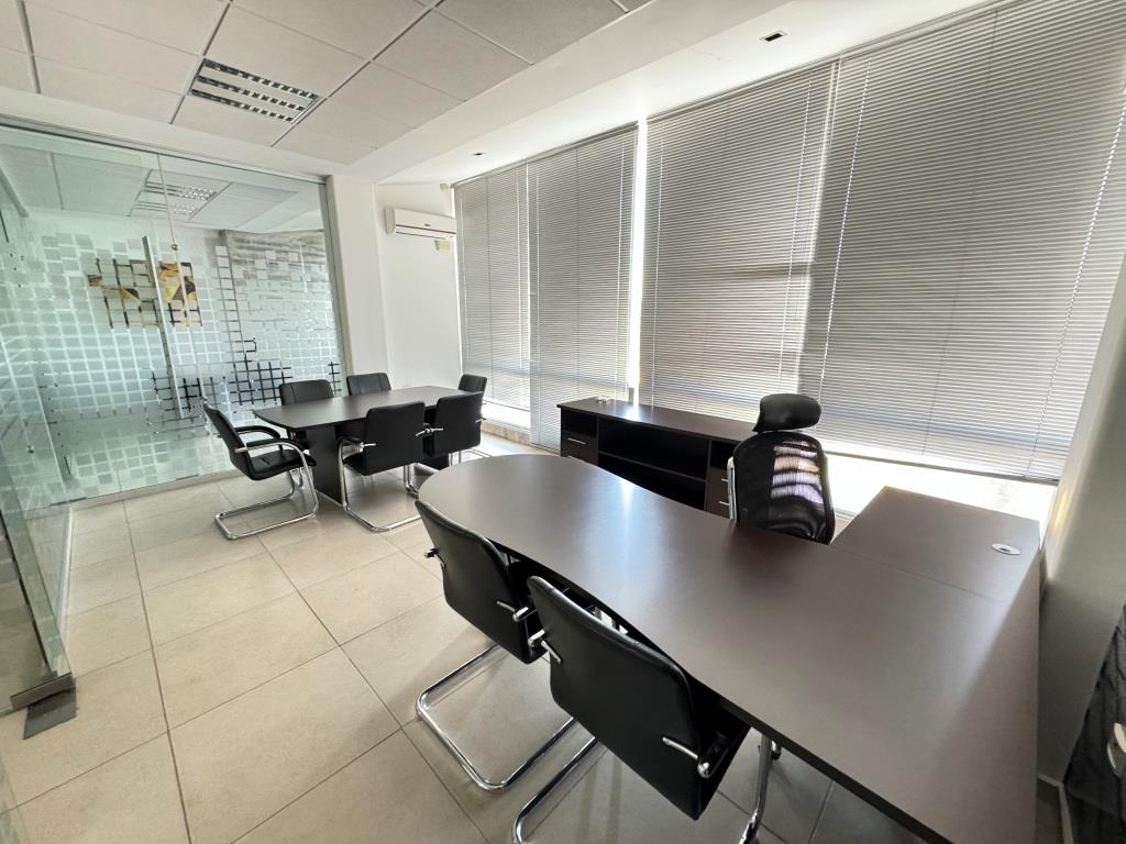 Oficinas ejecutivas sobre Colosio (Amuebladas)