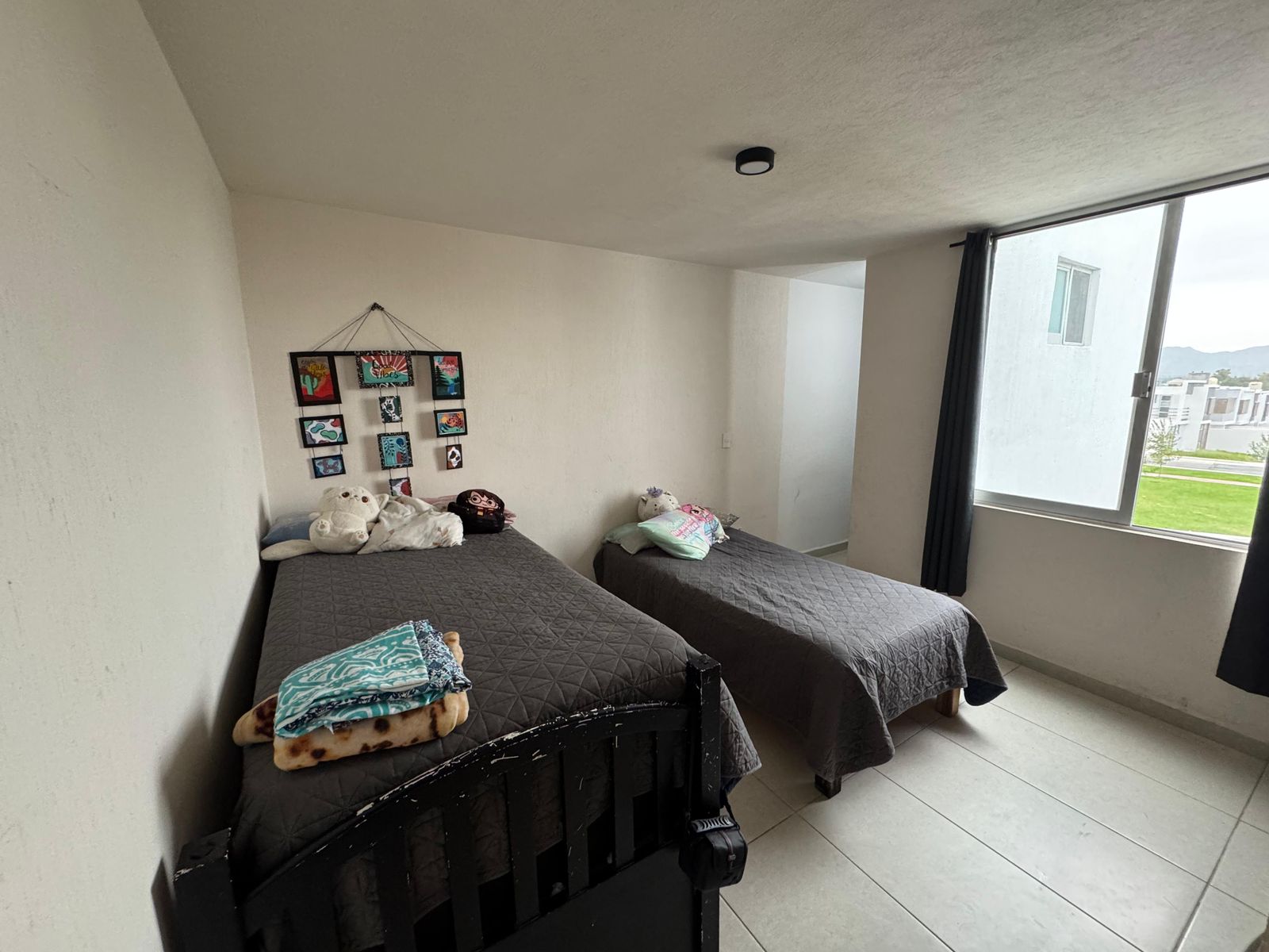 Casa en esquina con terreno excedente