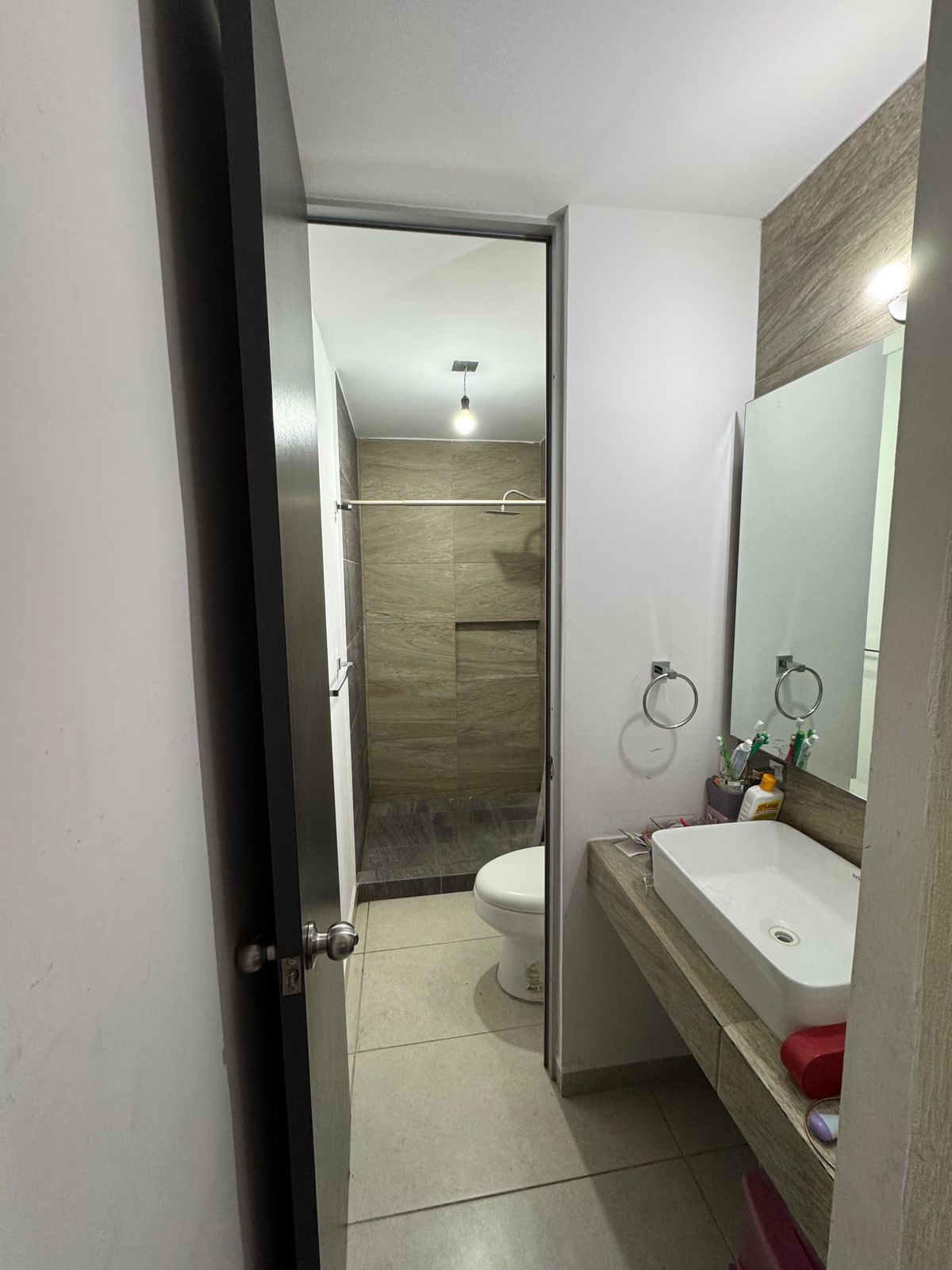 Casa en esquina con terreno excedente