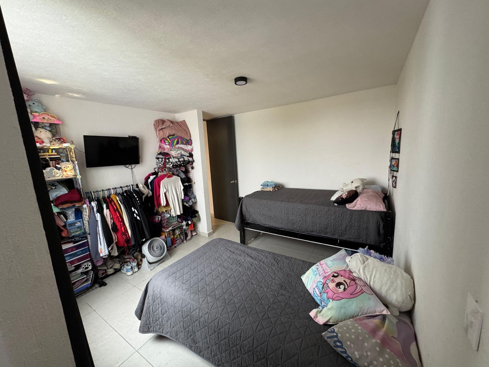 Casa en esquina con terreno excedente