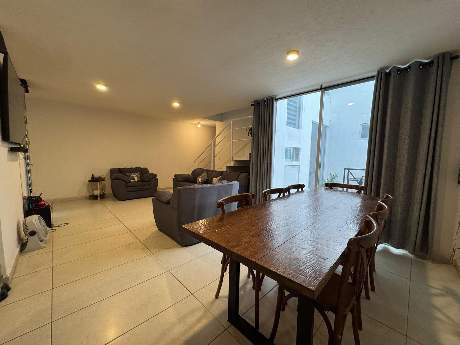 Casa en esquina con terreno excedente