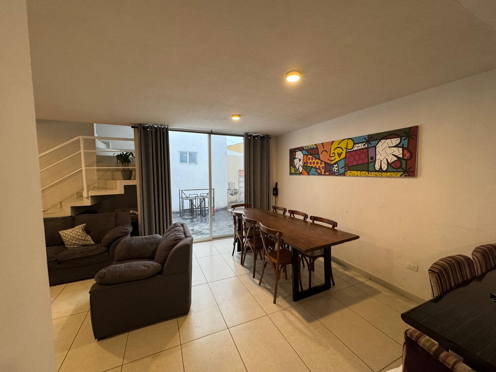 Casa en esquina con terreno excedente
