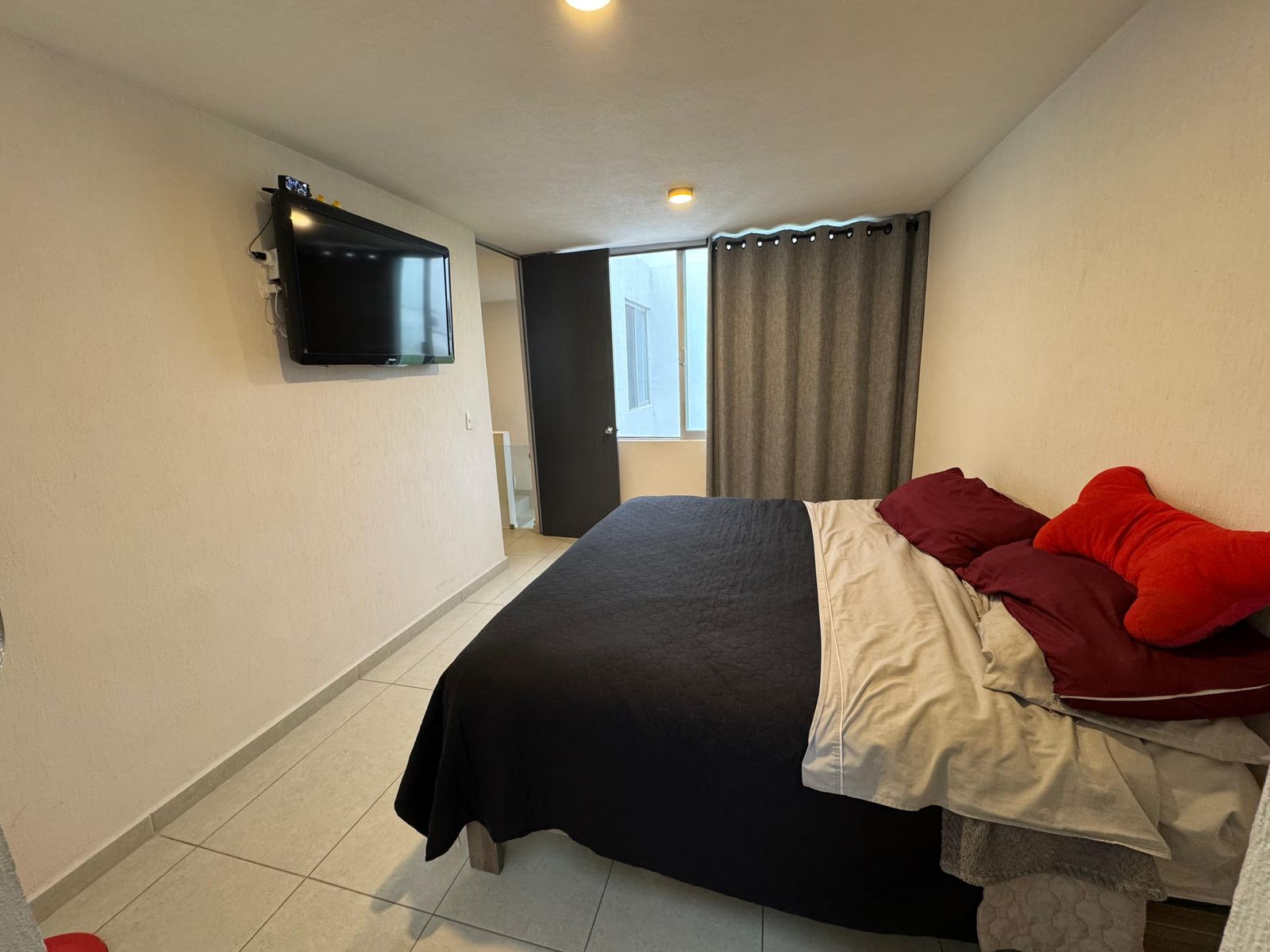 Casa en esquina con terreno excedente
