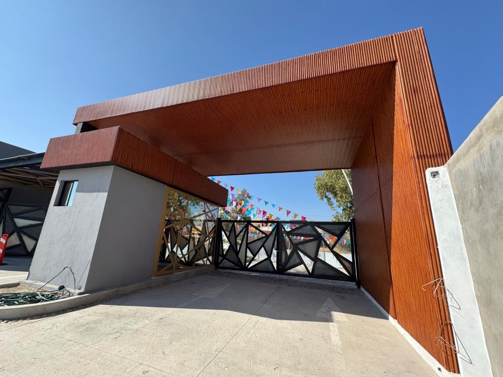 Casa nueva dentro de Fracc. con 3,500m2 de área común (Reserva)