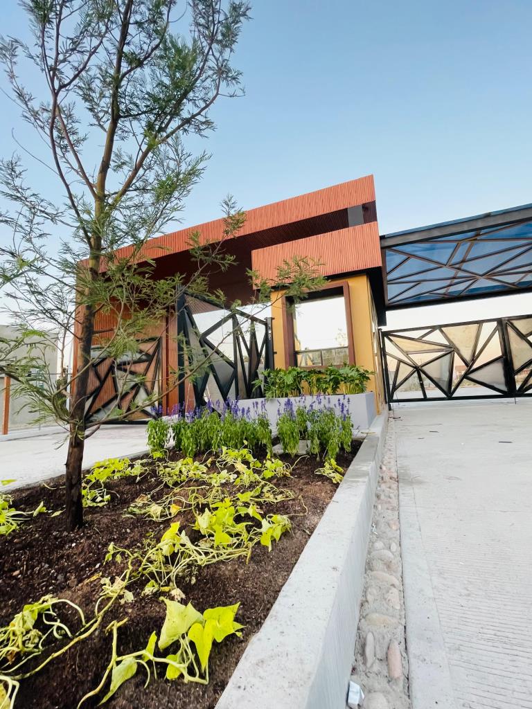 Casa nueva dentro de Fracc. con 3,500m2 de área común (Reserva)