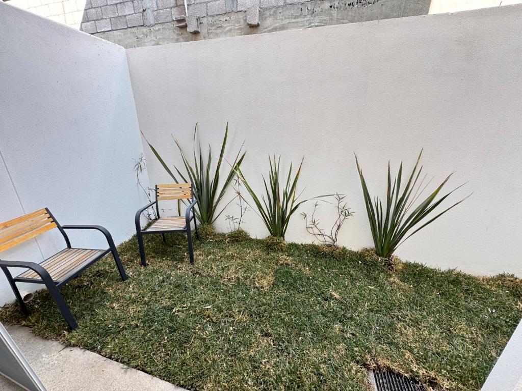 Casa nueva dentro de Fracc. con 3,500m2 de área común (Reserva)