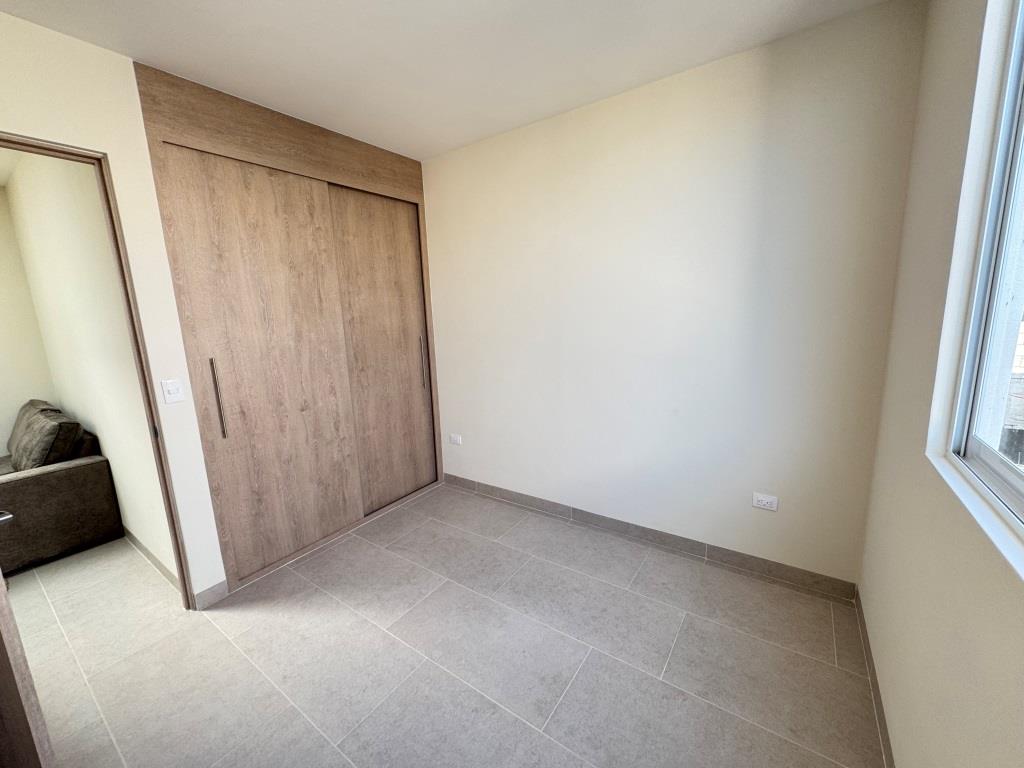 Casa nueva dentro de Fracc. con 3,500m2 de área común (Reserva)