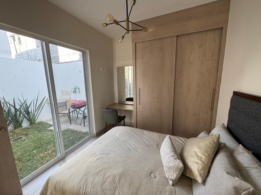 Casa nueva dentro de Fracc. con 3,500m2 de área común (Crianza)