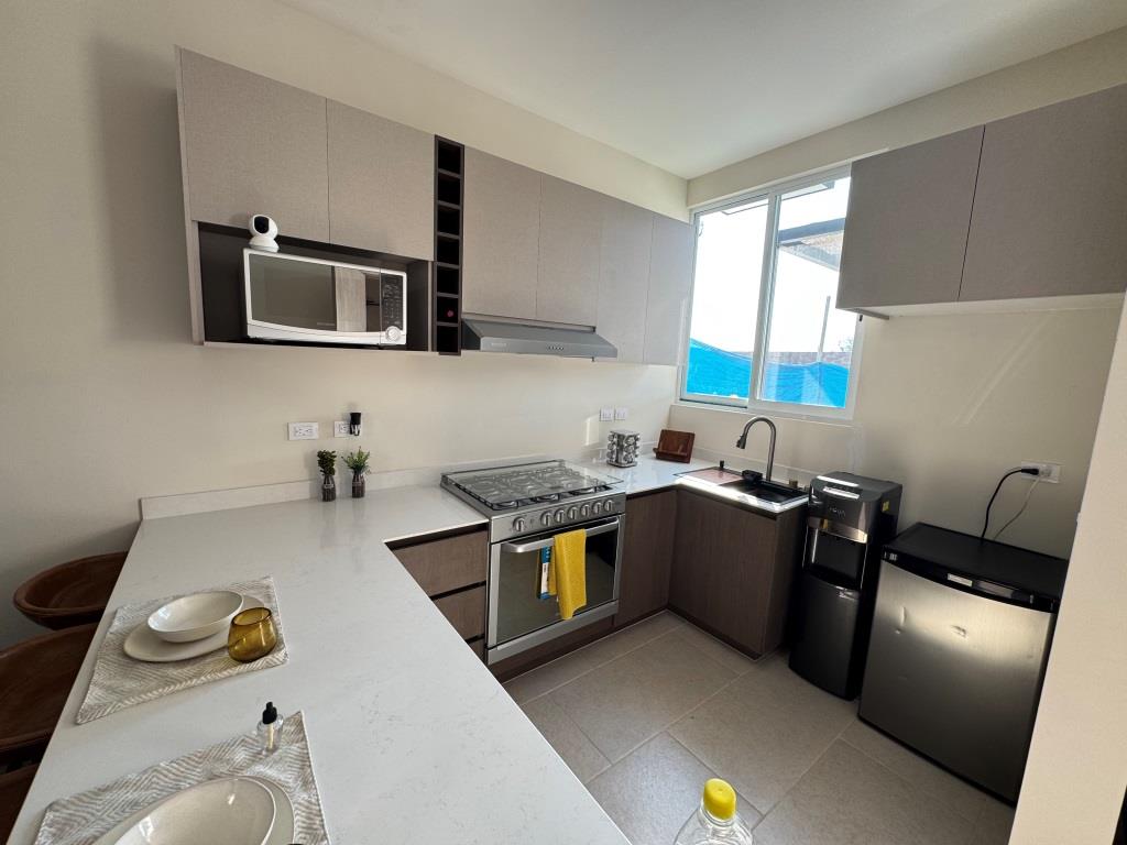 Casa nueva dentro de Fracc. con 3,500m2 de área común (Crianza)