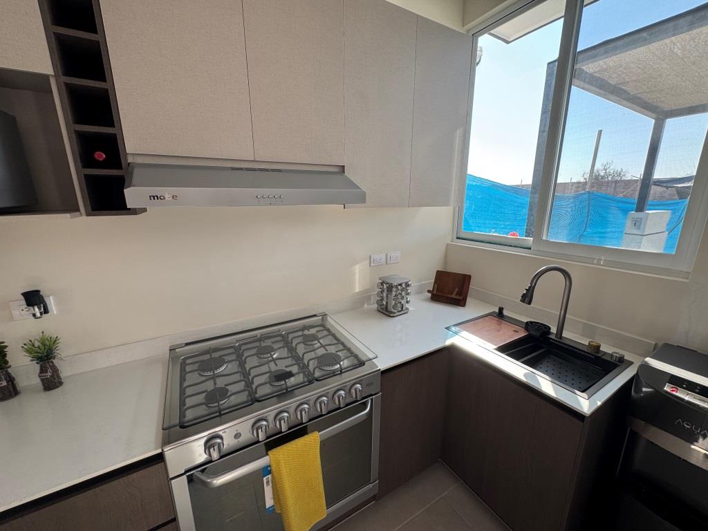 Casa nueva dentro de Fracc. con 3,500m2 de área común (Crianza)