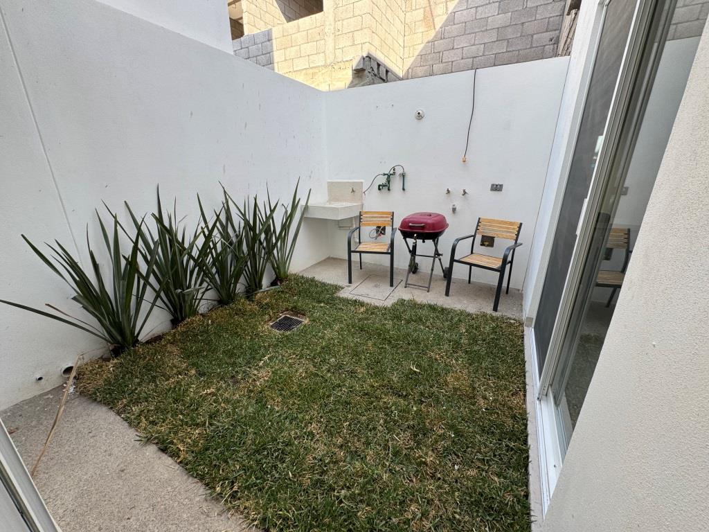 Casa nueva dentro de Fracc. con 3,500m2 de área común (Crianza)