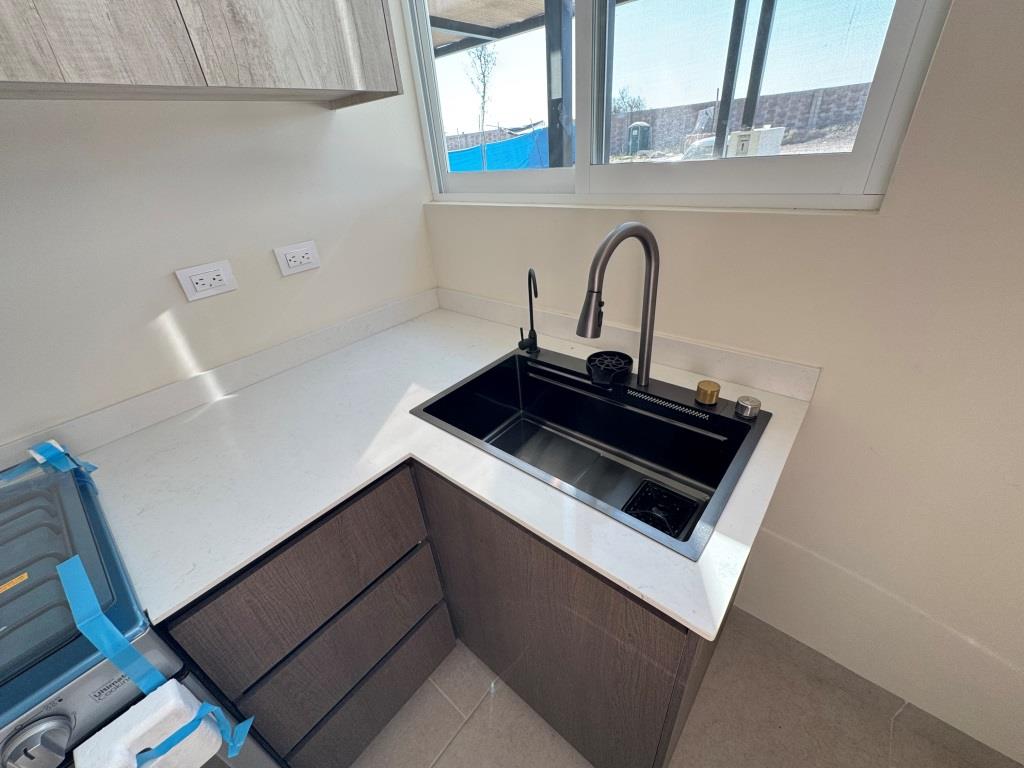 Casa nueva dentro de Fracc. con 3,500m2 de área común (Joven)