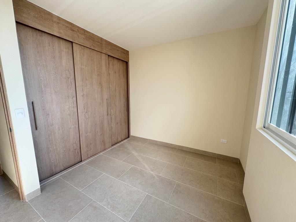 Casa nueva dentro de Fracc. con 3,500m2 de área común (Joven)