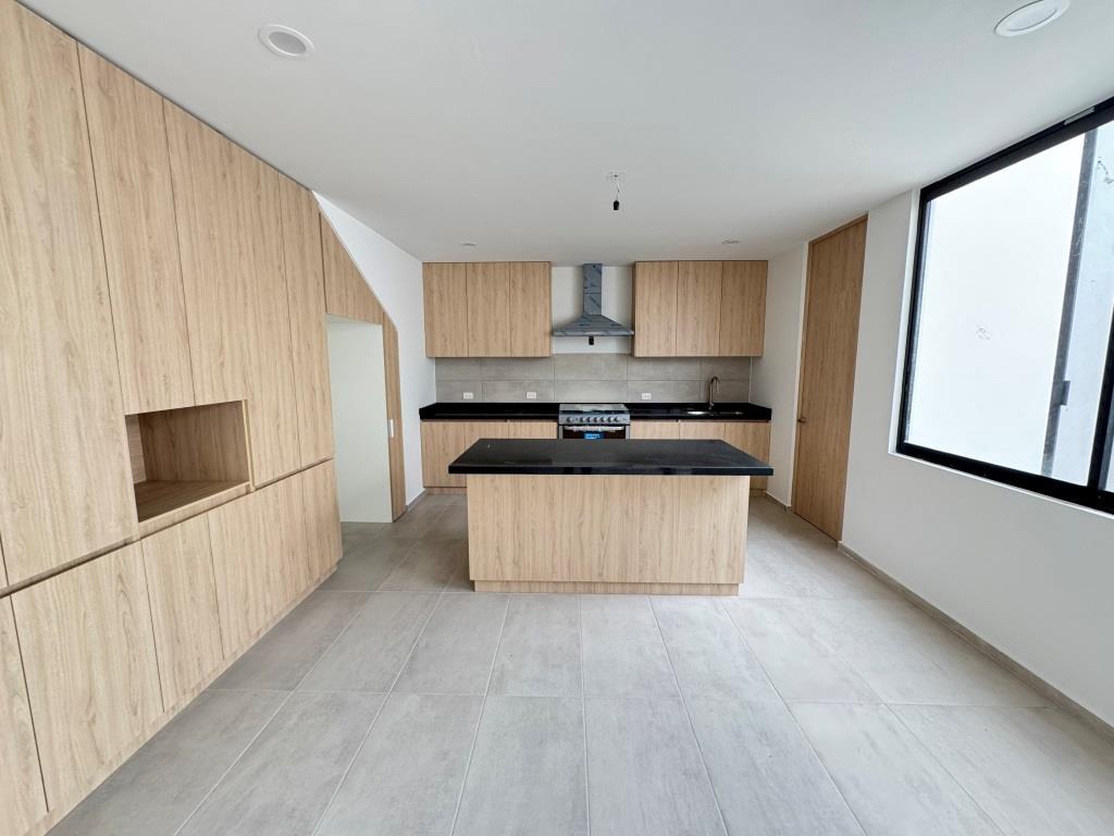 Casa nueva dentro de exclusivo Fracc. Residencial