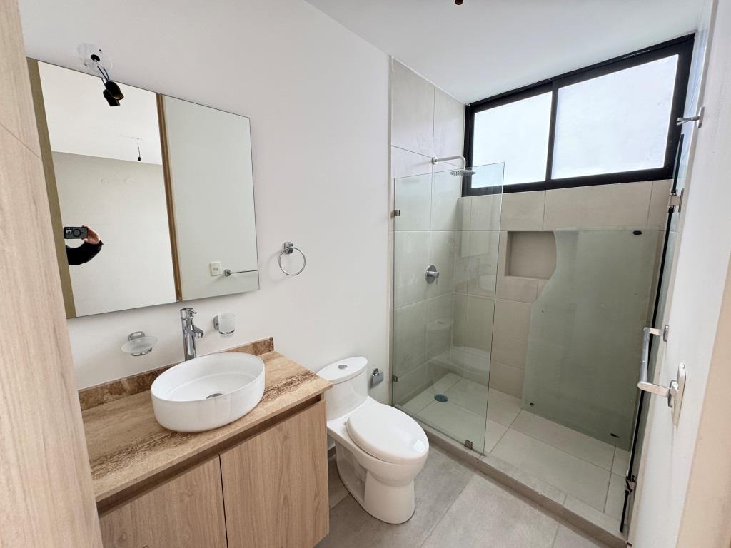 Casa nueva dentro de exclusivo Fracc. Residencial
