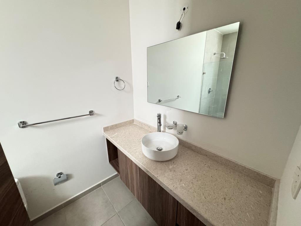 Casa nueva dentro de exclusivo Fracc. Residencial