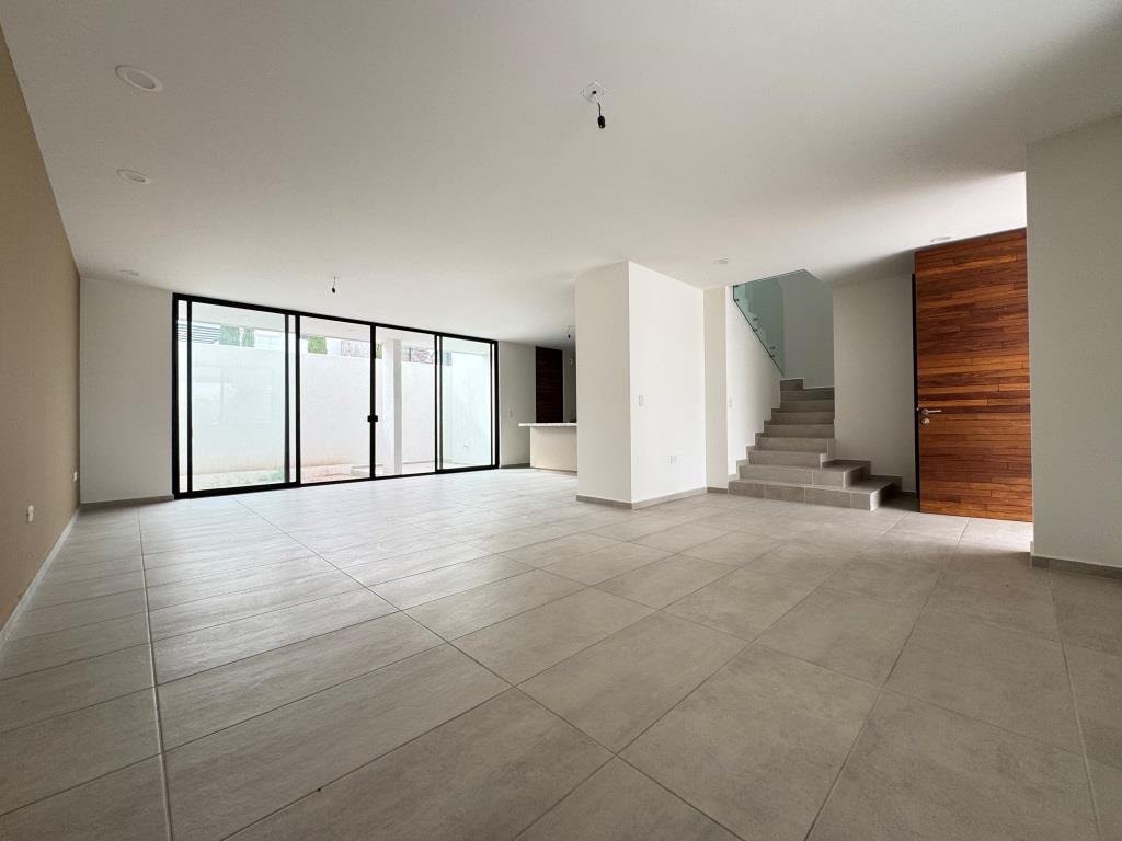 Casa nueva dentro de exclusivo Fracc. Residencial