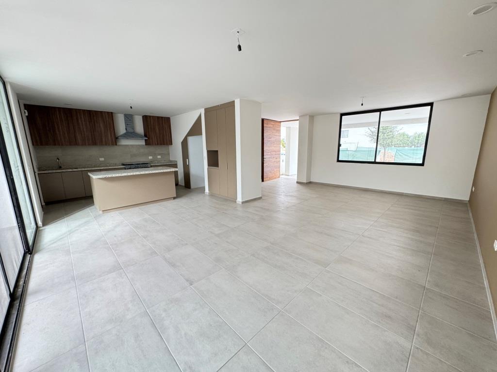 Casa nueva dentro de exclusivo Fracc. Residencial